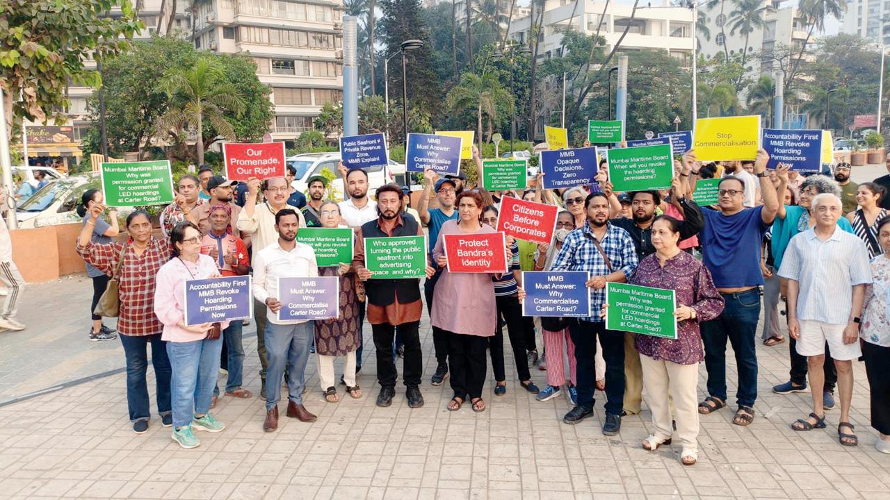 Residents gather at Carter Road promenade to protest the proposed LED hoardings and demand the project be scrapped