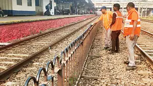 Western Railway applies grease on fences to curb track trespassing
