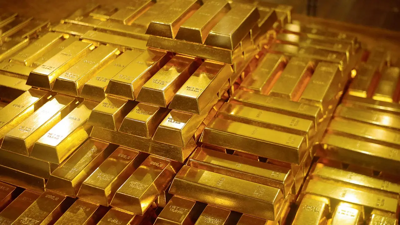 Osaka receives gold bar donation to repair ageing water pipes