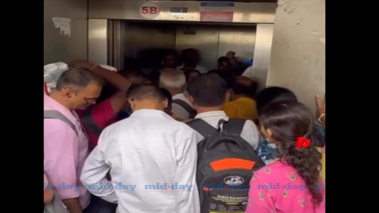 Overcrowding leaves passengers stranded in Dadar station lift for 15 minutes