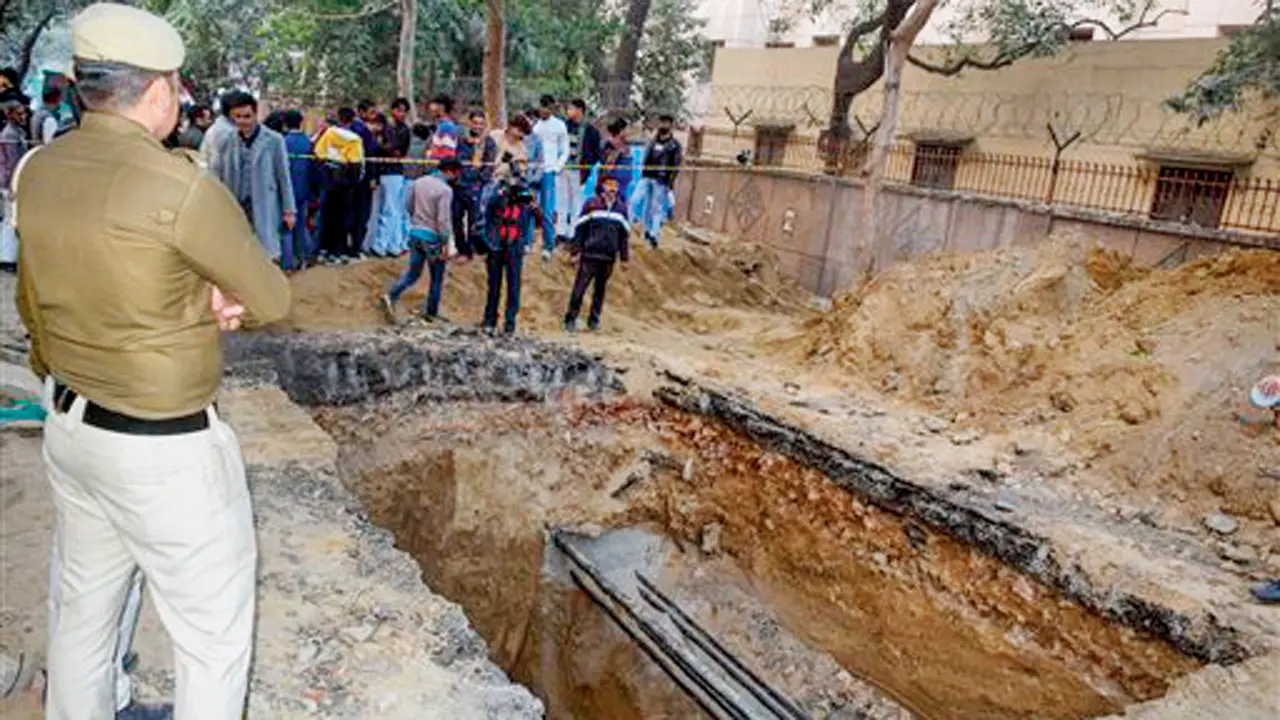 Subcontractor arrested for not reporting man’s fall into pit that led to death