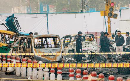 Delhi police at the blast site near Red Fort