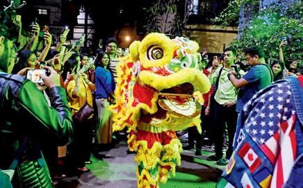 The dragon dance performed at Kwan Kung temple on Chinese New Year. Pic/Ashish Raje