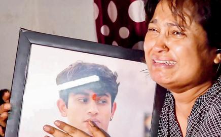 Sahil Dhaneshra’s mother pleads for justice for her son’s death. PIC/PTI