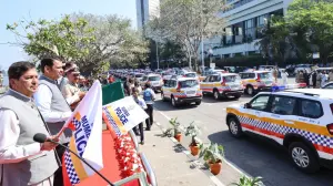 CM Fadnavis flags off 633 four-wheelers, 657 motorcycles for Mumbai Police 