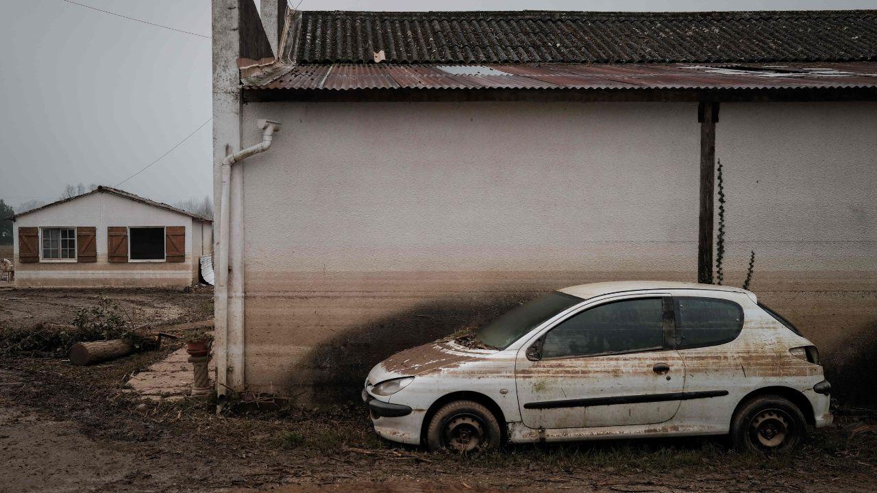 A mud-coated car and high-water mark on a building wall in La Réole, south-western France, show the severity of the recent Garonne flooding