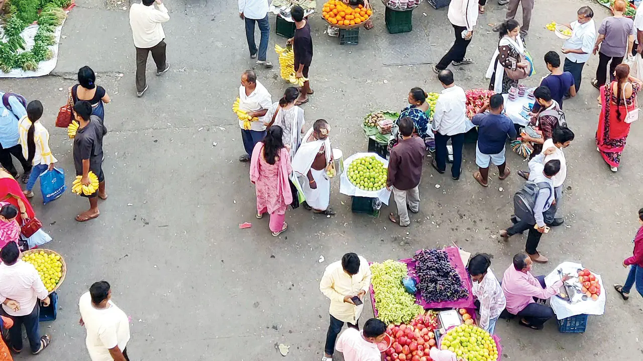 From eviction notices to FIRs: Mumbai tightens action on hawkers