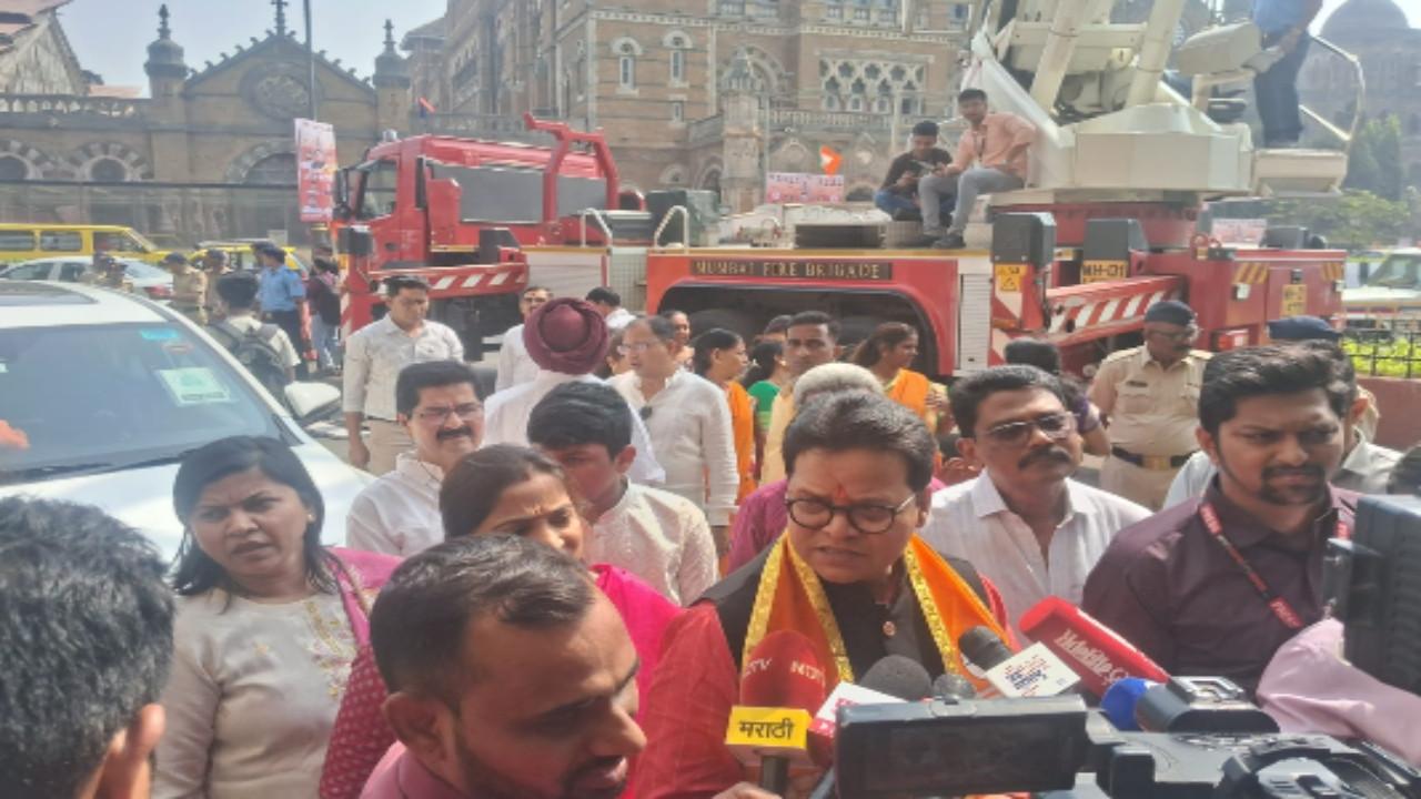 Mumbai LIVE: Mumbai to get new mayor shortly; Fadnavis reaches BMC headquarters