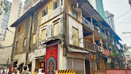 Mumbai: Girgaon woman escapes miraculously as wall collapses inside dilapidated