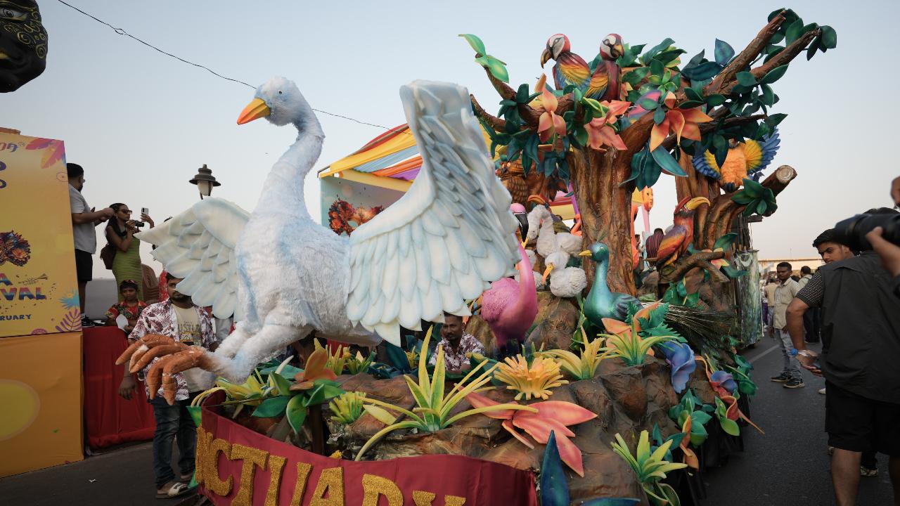The parades across the state were led by the much-loved King Momo, whose ceremonial proclamation set the tone for days of celebration and merriment. Elaborately designed floats rolled through the streets, reflecting themes ranging from Goa’s cultural heritage and environmental awareness to social messaging and contemporary creativity