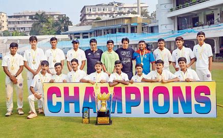 The victorious Anjuman-I-Islam at Brabourne Stadium on Thursday. Pic/Atul Kamble