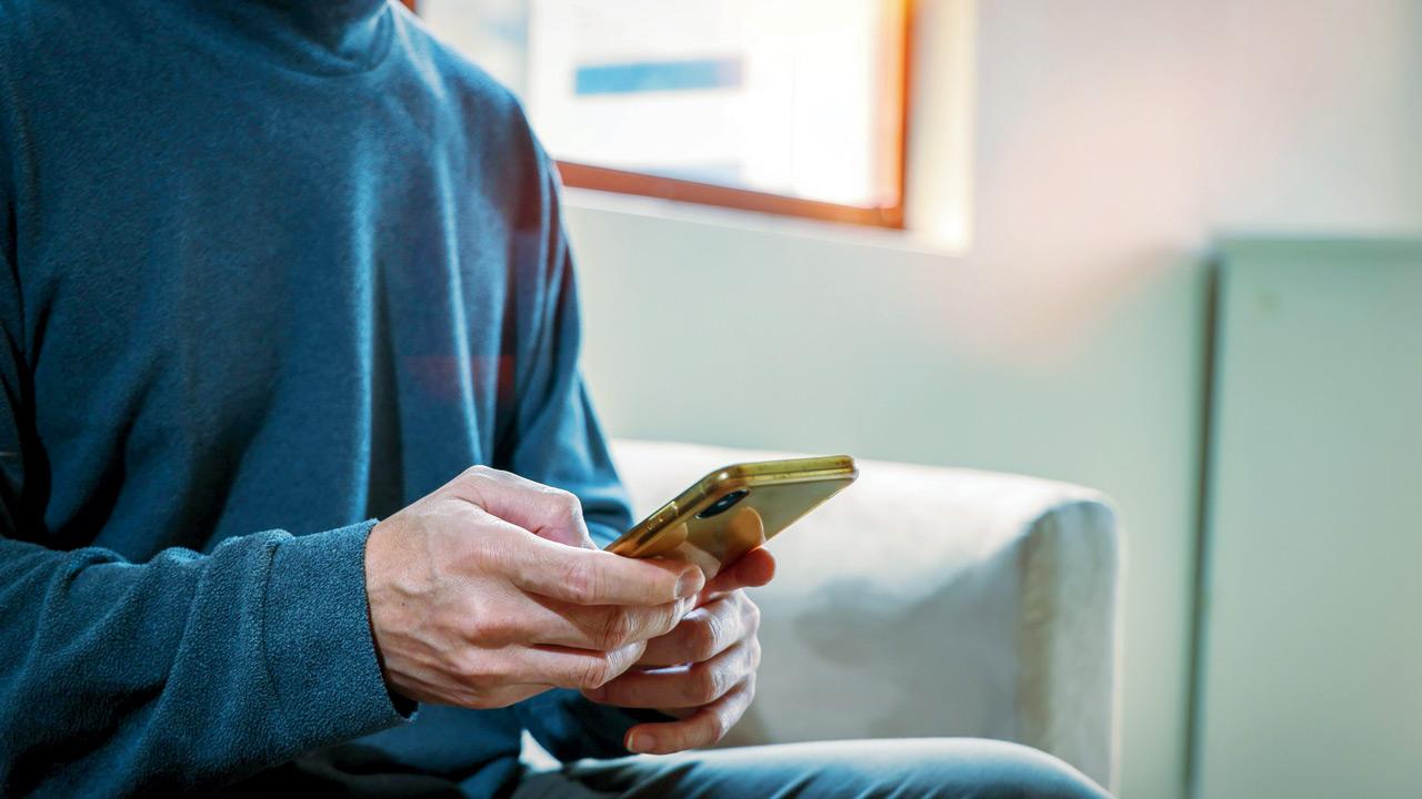 Immigration officer in Mumbai loses loses Rs 78 lakh in crypto fraud