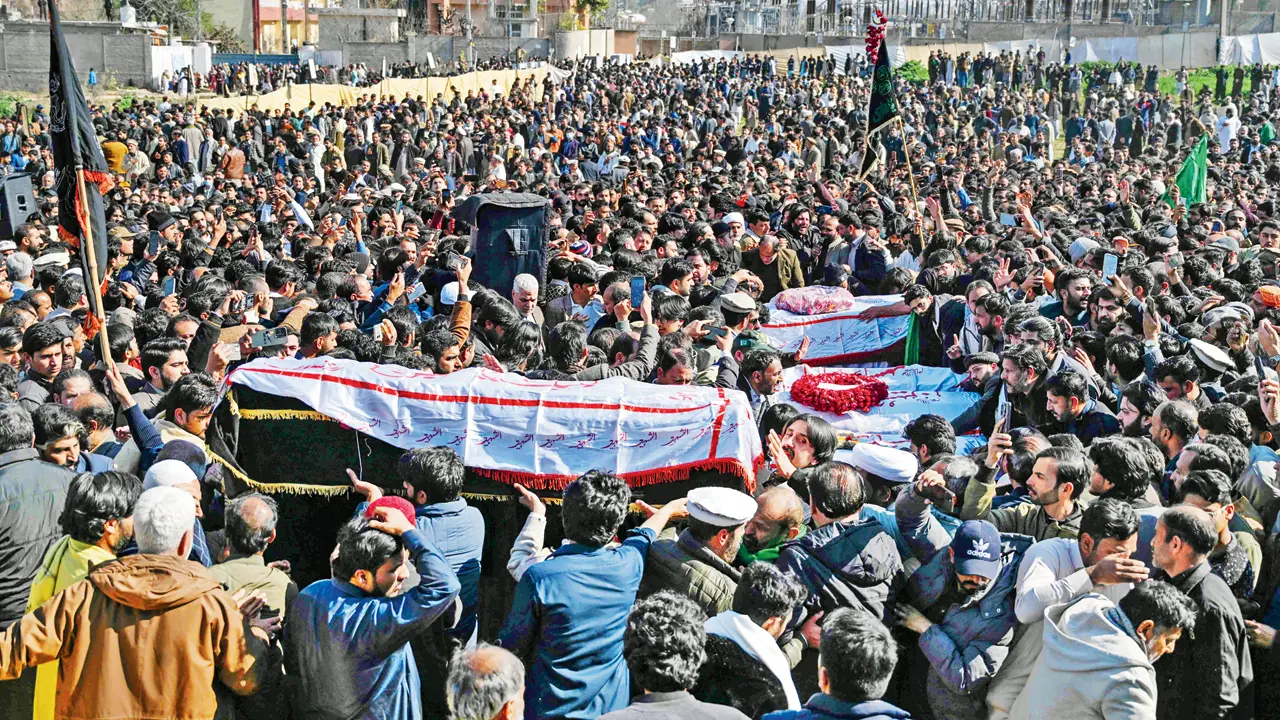 Islamic State affiliate claims suicide bombing at Pakistan Shiite mosque, 36 kil