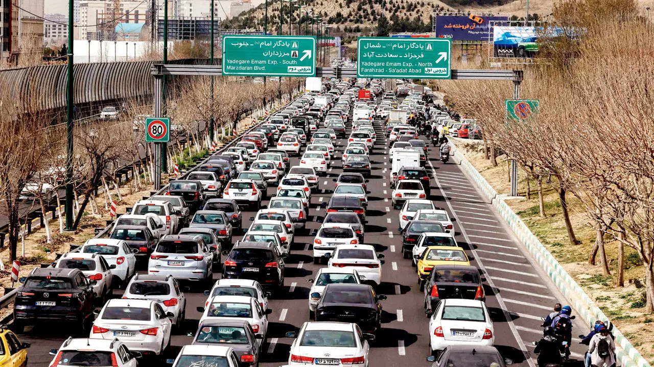 Iranians flee Tehran as strikes hit cities. PIC/PTI
