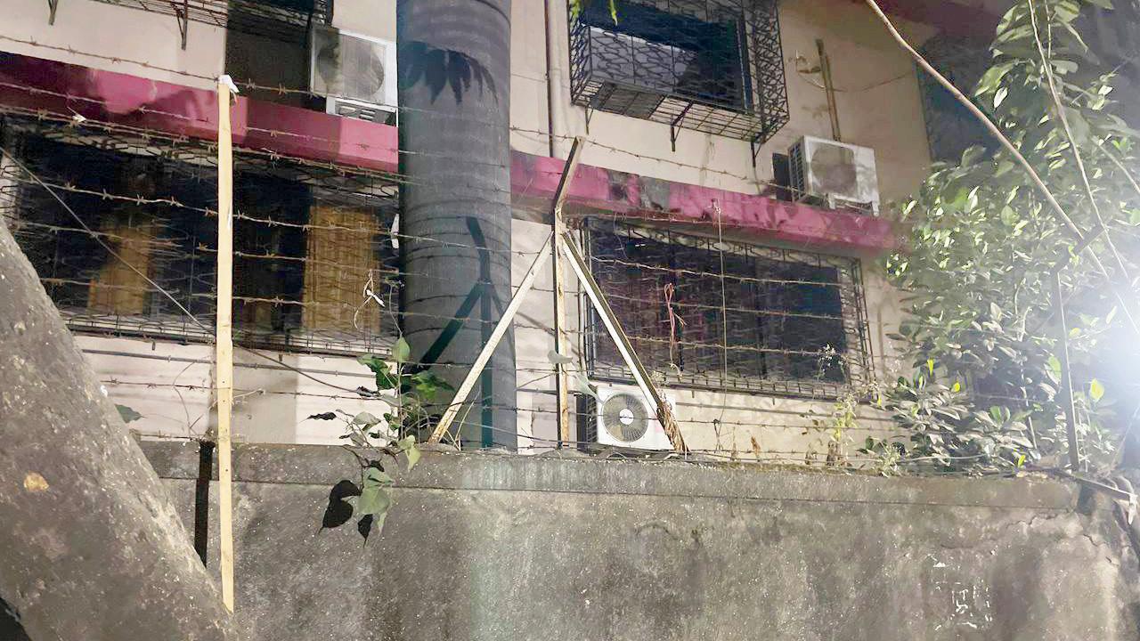 The suspicious job recruitment hoarding was taken down late Wednesday evening. Pic/Madhulika Ram Kavattur