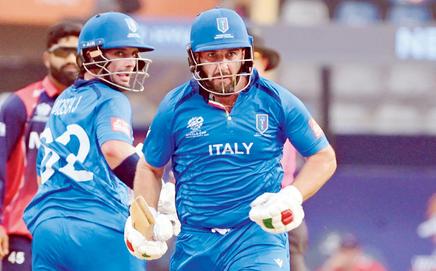 Italy’s Justin Mosca (left) and Anthony Mosca at Wankhede on Thursday. Pics/Satej Shinde