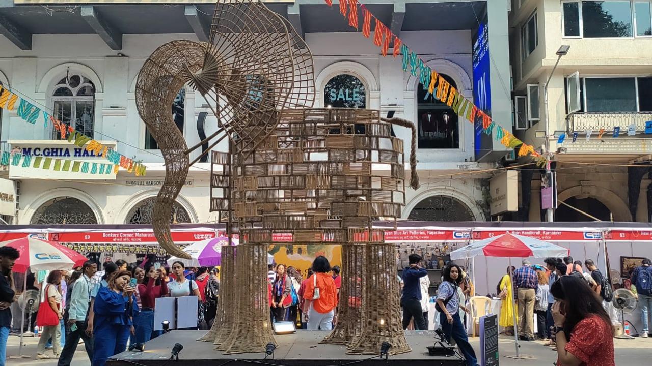 Spotlight on street artists Even as the Kala Ghoda Arts Festival is taking place in the Kala Ghoda neighbourhood, it also gives people a glimpse of the street artists, who have been sitting along the Jehangir Art Gallery footpath, for over two decades
 