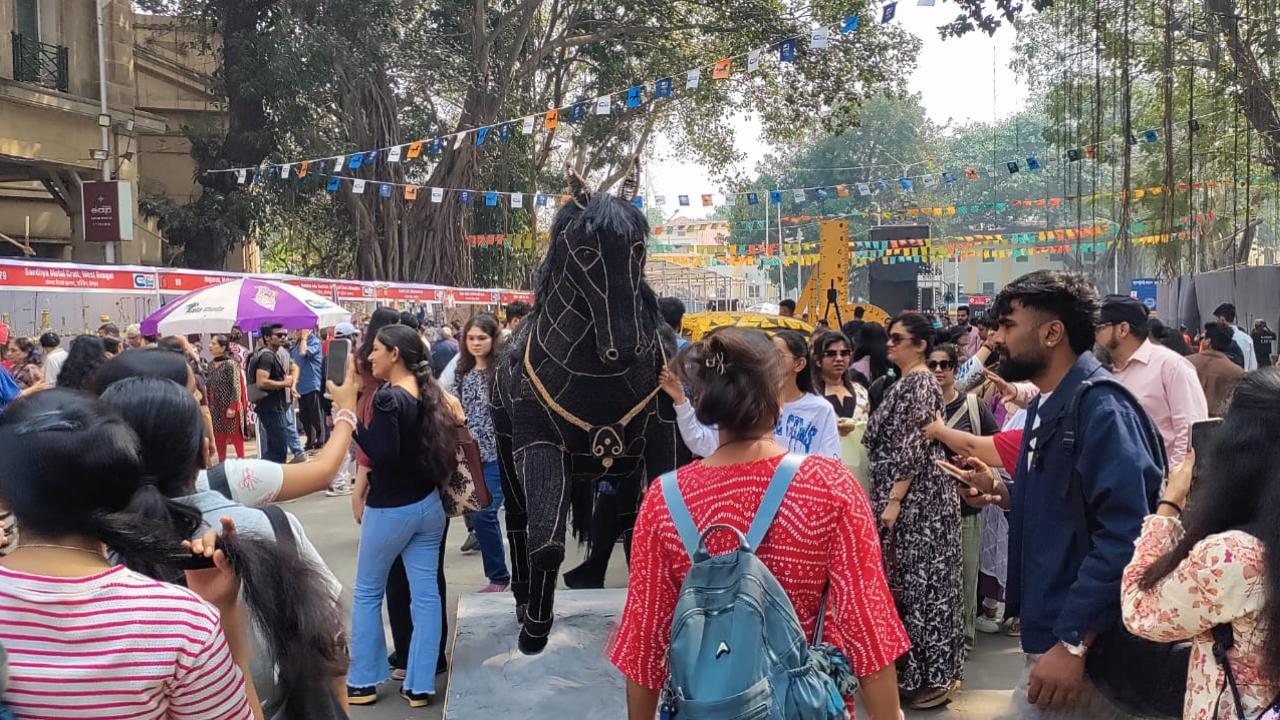 With over 20 art installations on Rampart Row, Mumbaikars had a lot to check out as they not only saw some familiar artworks that piqued their love for Mumbai, but also other nostalgic artworks that made them spend a lot of time there