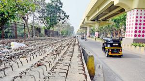 Mumbai: Lokhandwala residents flag safety risks as Metro girders clog key road