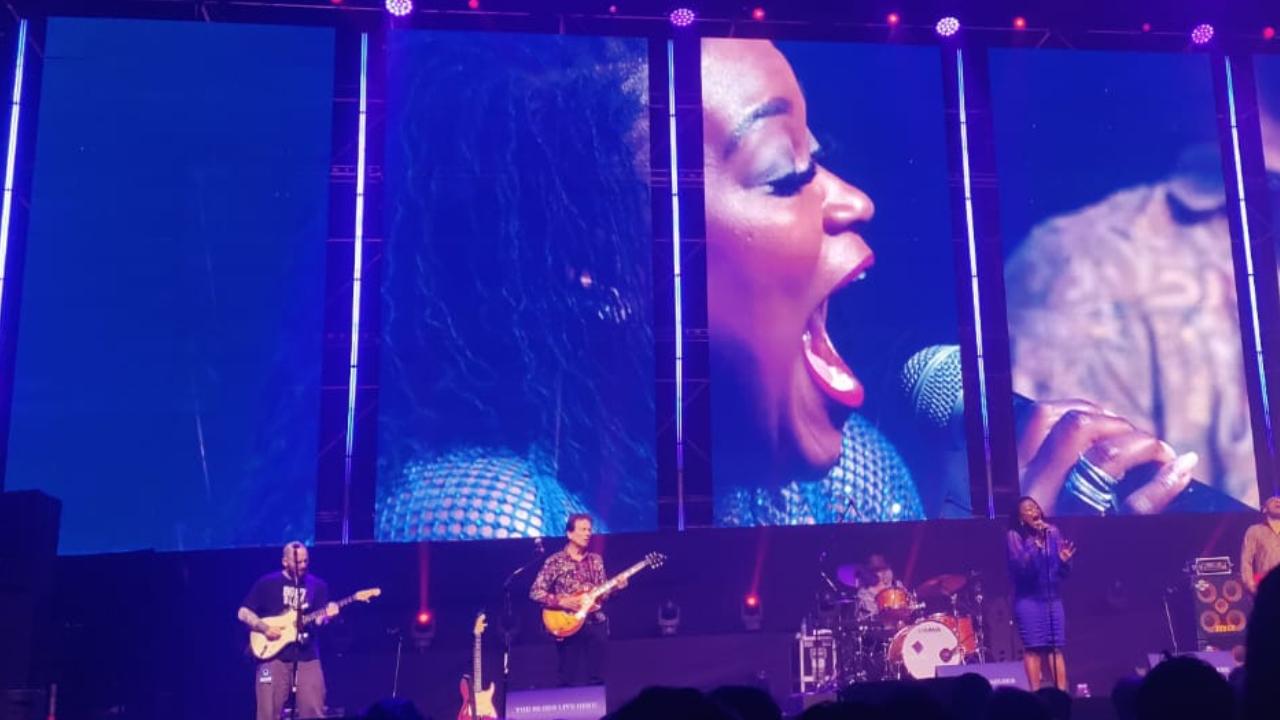 With a powerful voice, Shemekia, who is also known as the 'New Queen of the Blues', performed songs that were not only about women, but also about her son, and her parents, making it an intimate affair for all on Valentine's Day