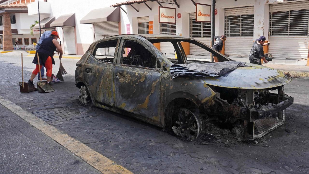 Following the raid, criminal groups launched retaliatory attacks, setting up more than 250 roadblocks across 20 states and engaging in gun battles with security forces. Residents in affected areas reported prolonged exchanges of fire.