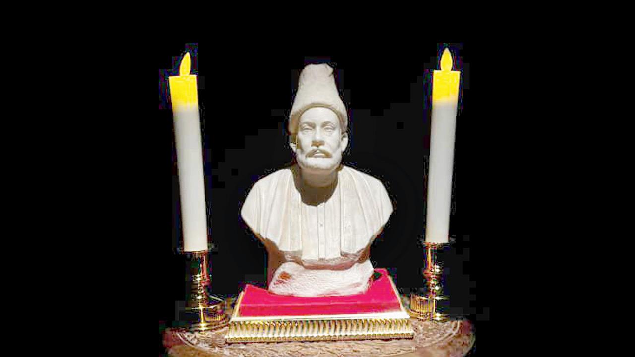 A sculpted bust of Mirza Ghalib at a previous tribute event