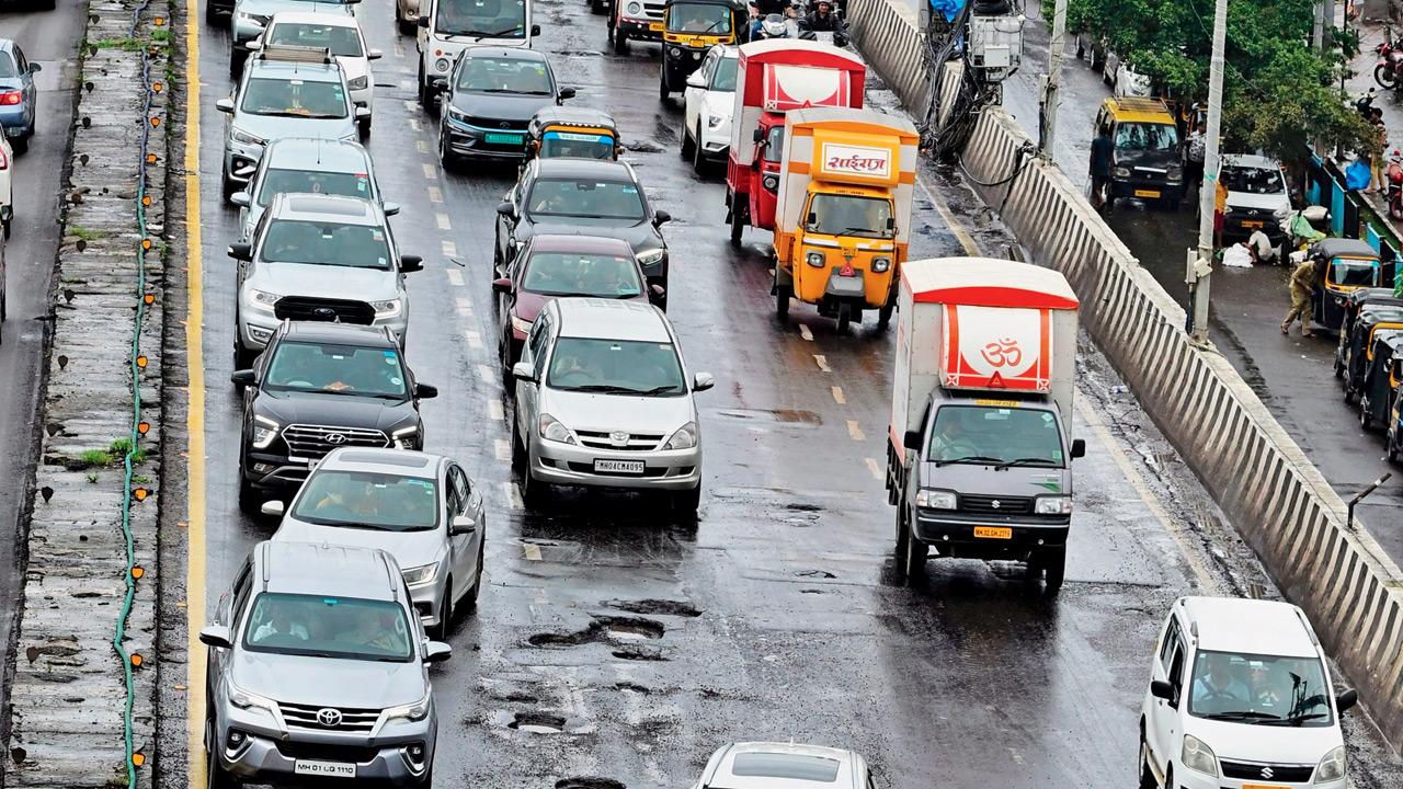 Large potholes on the Western Express Highway at Santa Cruz Vakola have caused massive traffic jams. FILE PIC/NIMESH DAVE