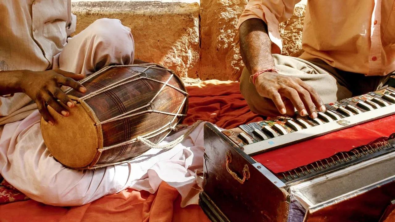 Taal se taal milaGet ready for an immersive evening of Indian classical music which will provide a contemplative experience. With Atri Kotal’s vocals, Dnyaneshwar Sonawane on the harmonium and Unmesh Banerjee on the tabla, be ready to be lost in the beauty of Indian music! 
WHERE: The Integral Space, Lower ParelWHEN: February 21stPRICE: Rs 199 onwardsTO BOOK: bookmyshow 