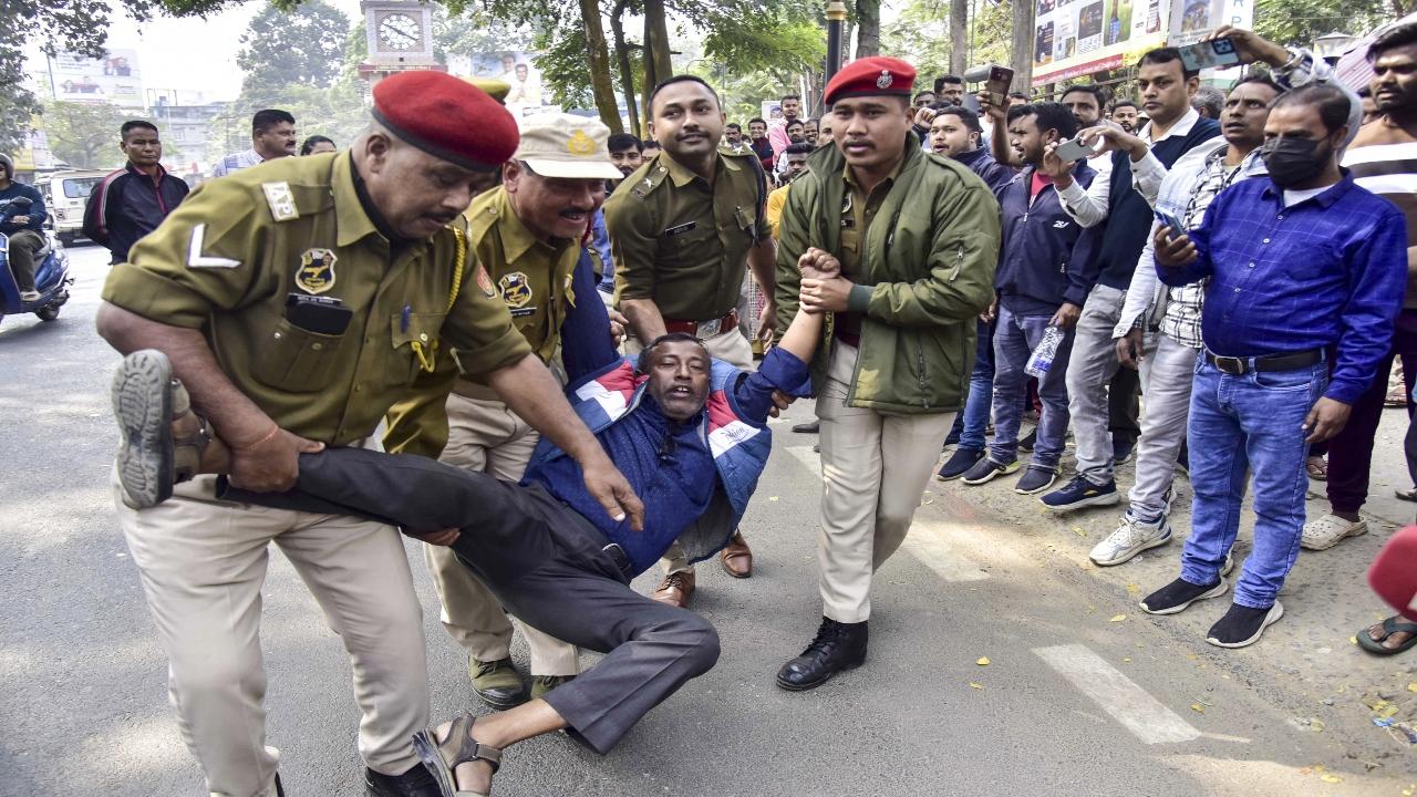 The unions are demanding the scrapping of four labour codes and rules, withdrawal of the Draft Seed Bill and Electricity Amendment Bill, and the ''Sustainable Harnessing and Advancement of Nuclear Energy for Transforming India (SHANTI) Act