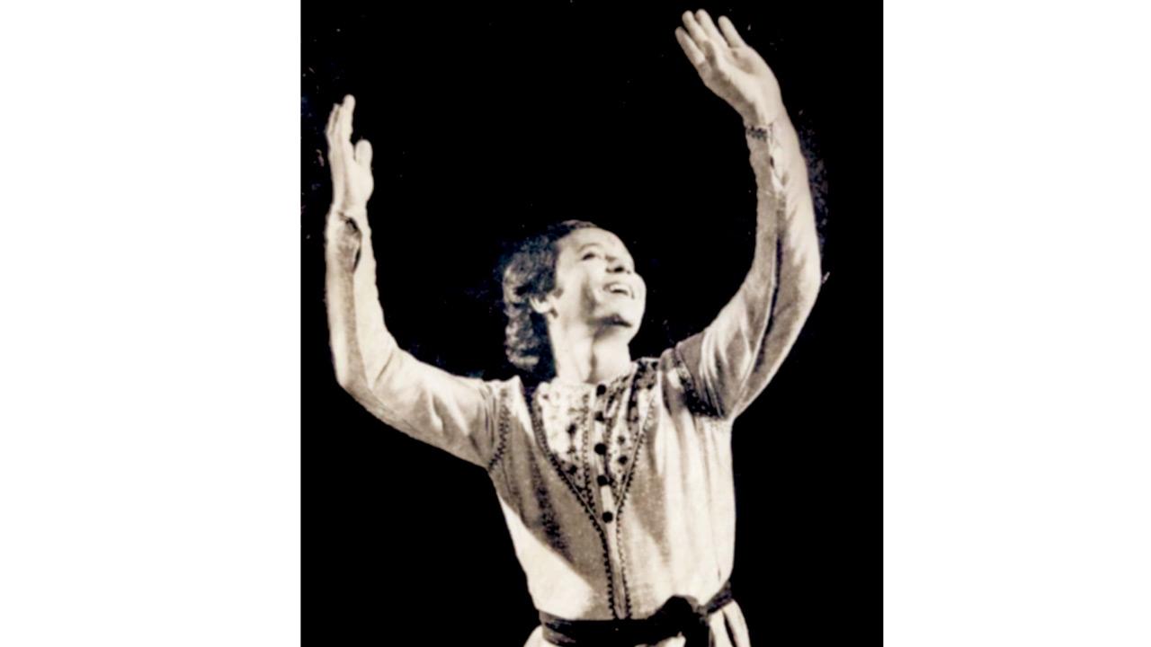 Late Pandit Durga Lal.  file pic 