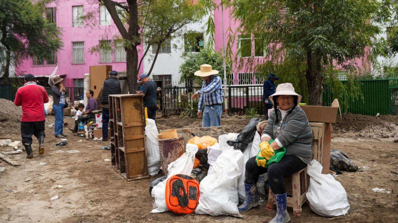 Streets turned into fast-moving rivers of mud, burying vehicles, destroying roads, and threatening homes. Some reports noted over 16 districts affected in the initial wave, with widespread infrastructure impacts. Many were displaced