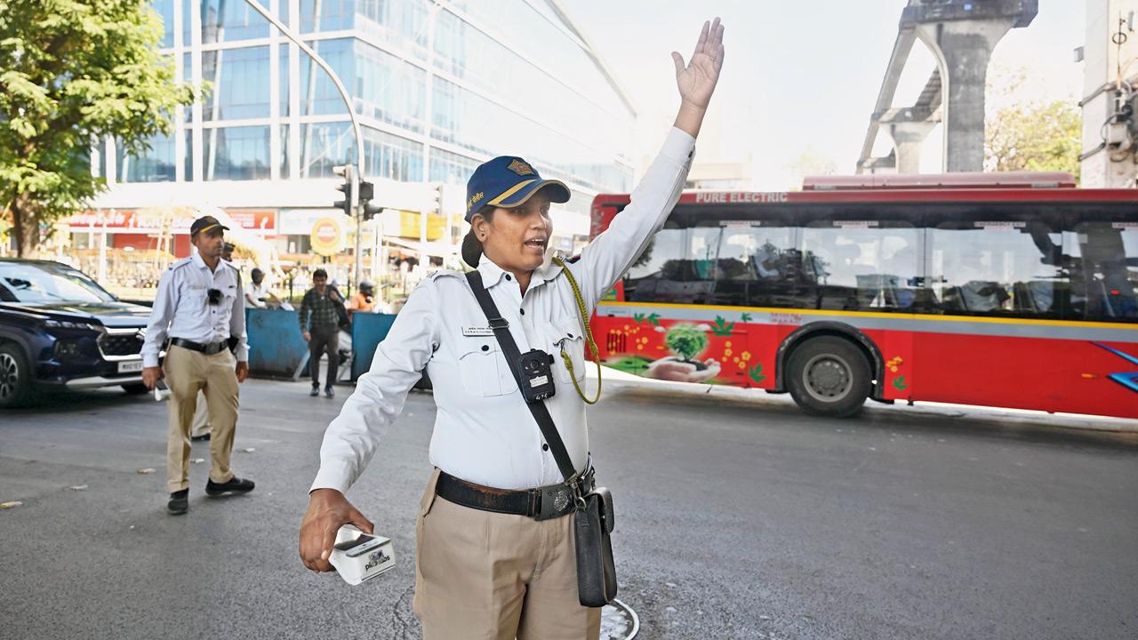 Mumbai Traffic Police personnel use chest-mounted body cameras at Bharat Mata junction, Lower Parel, to record traffic violations and interactions with motorists. File pics/Ashish Raje