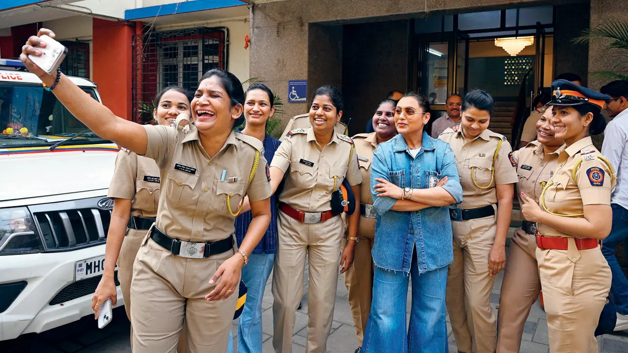 Sonali's Society: Selfie squad