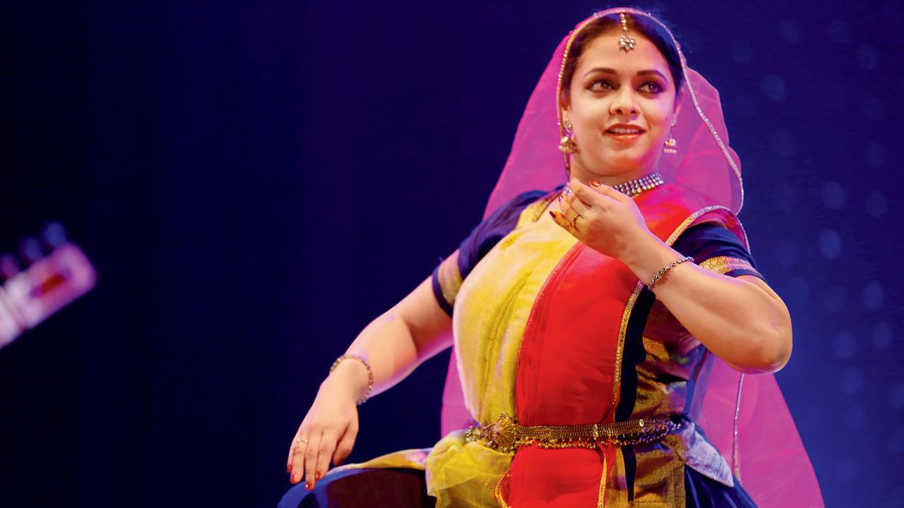 Pooja Pant performs a Thaat pose, with graceful movement of the limbs and neck, often performed during a Tarana. Pic courtesy/sejas mistry