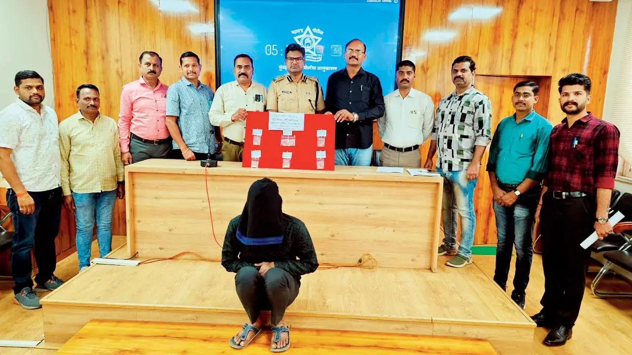 Railway STF arrests man at Mumbai's CSMT for robbing train passengers