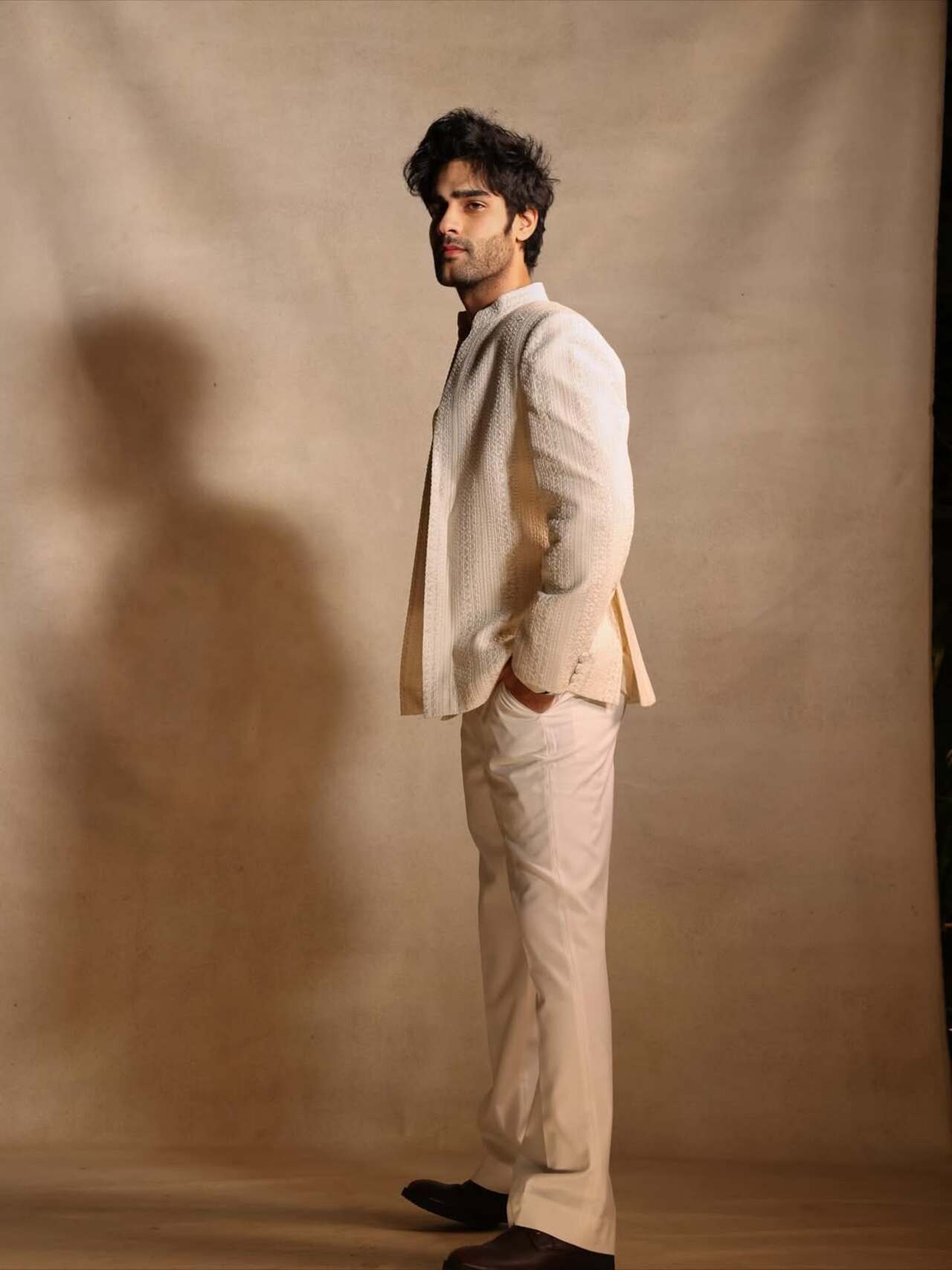 Aaman looks absolutely dapper in this white tailored jacket look that has an Indian touch and is perfect for every season. He efoortlessly teamed it up with smar shoes that further elevates the look.