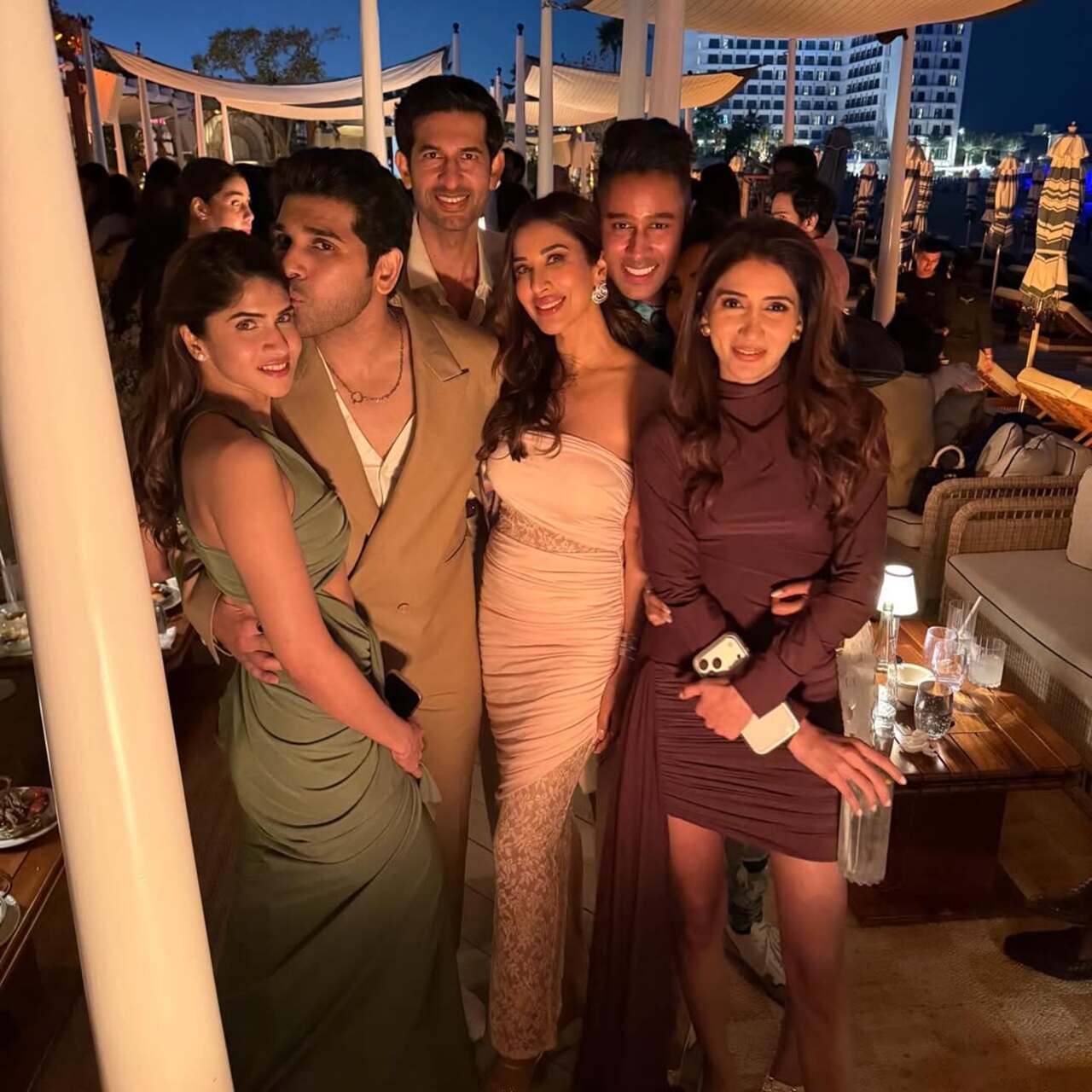 <p>Allu Sirish was seen sharing an affectionate moment with Nayanika as he kissed her while posing with friends during the celebrations.</p>