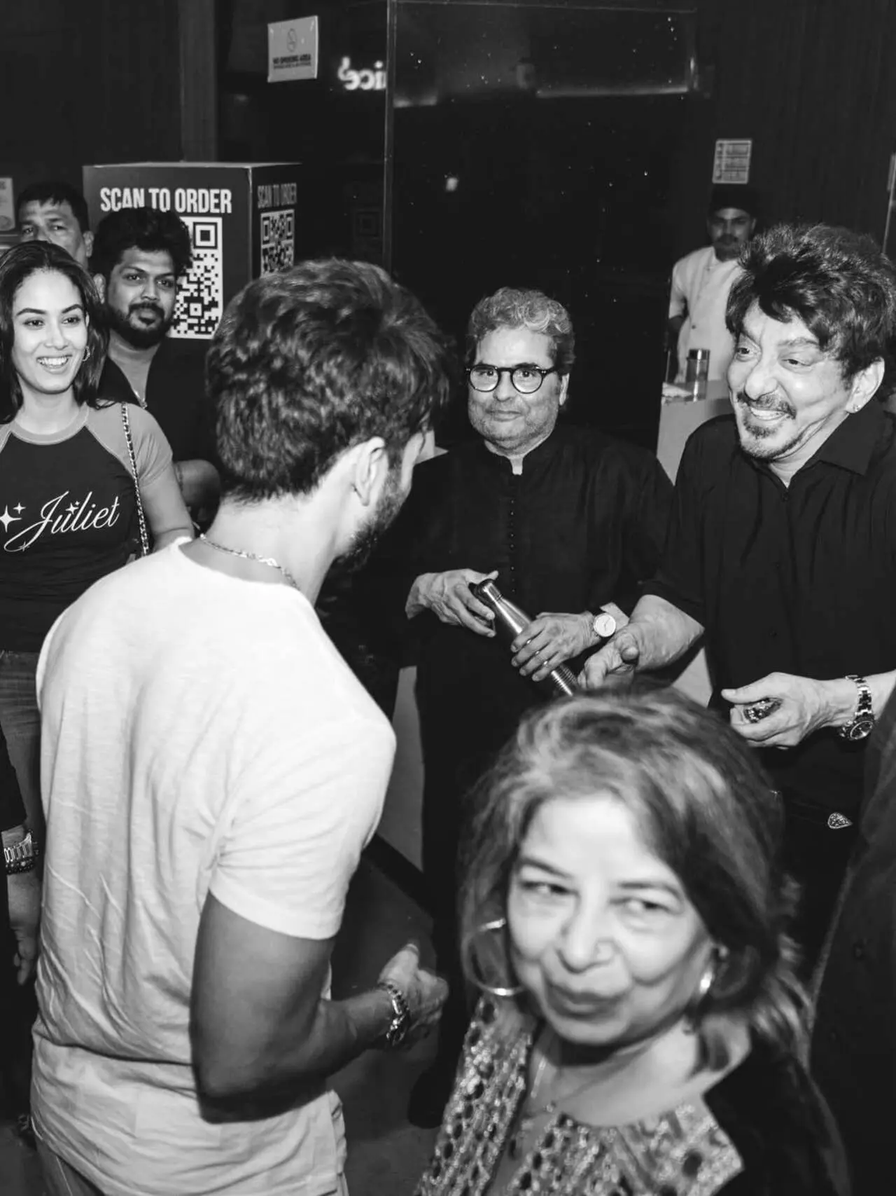 In another moment, Shahid Kapoor is seen sharing a cheerful interaction with producer Sajid Nadiadwala and other members of the O’Romeo team.