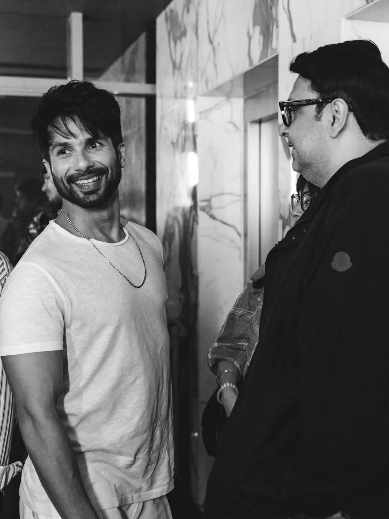 Shahid Kapoor is seen engrossed in a conversation with producer Dinesh Vijan. The two are all set to collaborate for Cocktail 2.