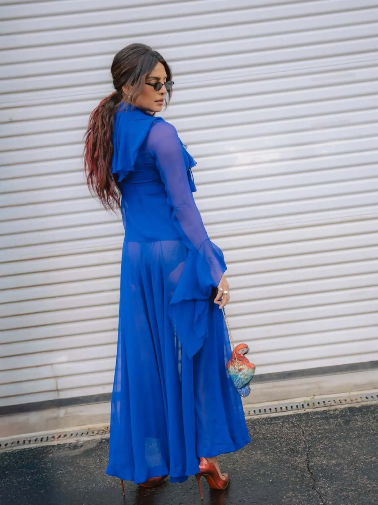 She also wore black sunglasses and kept her hair in a low ponytail, giving the whole look a stylish feel.