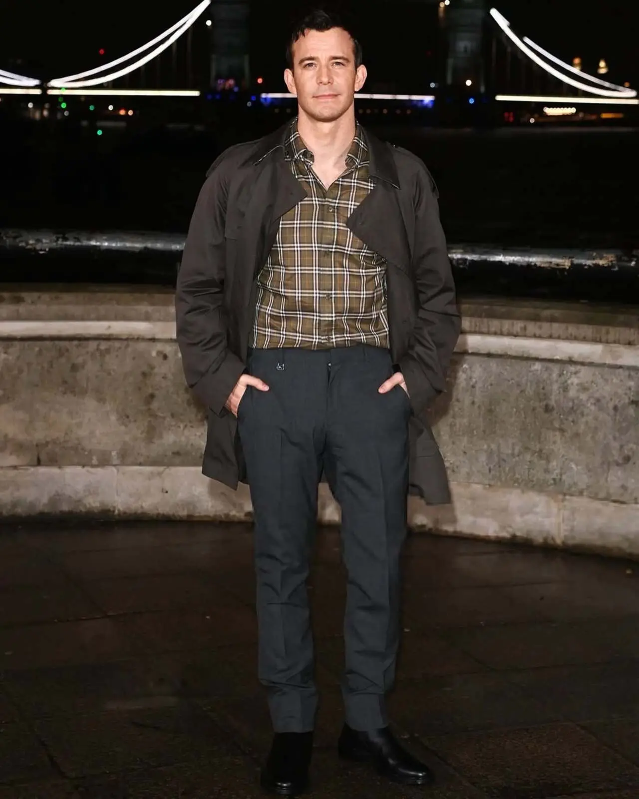 <p><span class="hover:entity-accent entity-underline inline cursor-pointer align-baseline"><span class="whitespace-normal">Luke Thompson</span></span> kept his look smart and simple at London Fashion Week. He wore a brown check shirt with dark trousers and layered it with a long black coat.</p> <p><span class="hover:entity-accent entity-underline inline cursor-pointer align-baseline"><span class="whitespace-normal">Luke Thompson</span></span> kept his look smart and simple at London Fashion Week. He wore a brown check shirt with dark trousers and layered it with a long black coat.</p>