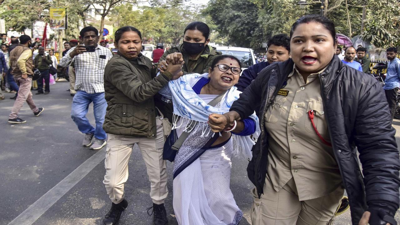 Police detain protesters at Nagaon, Assam