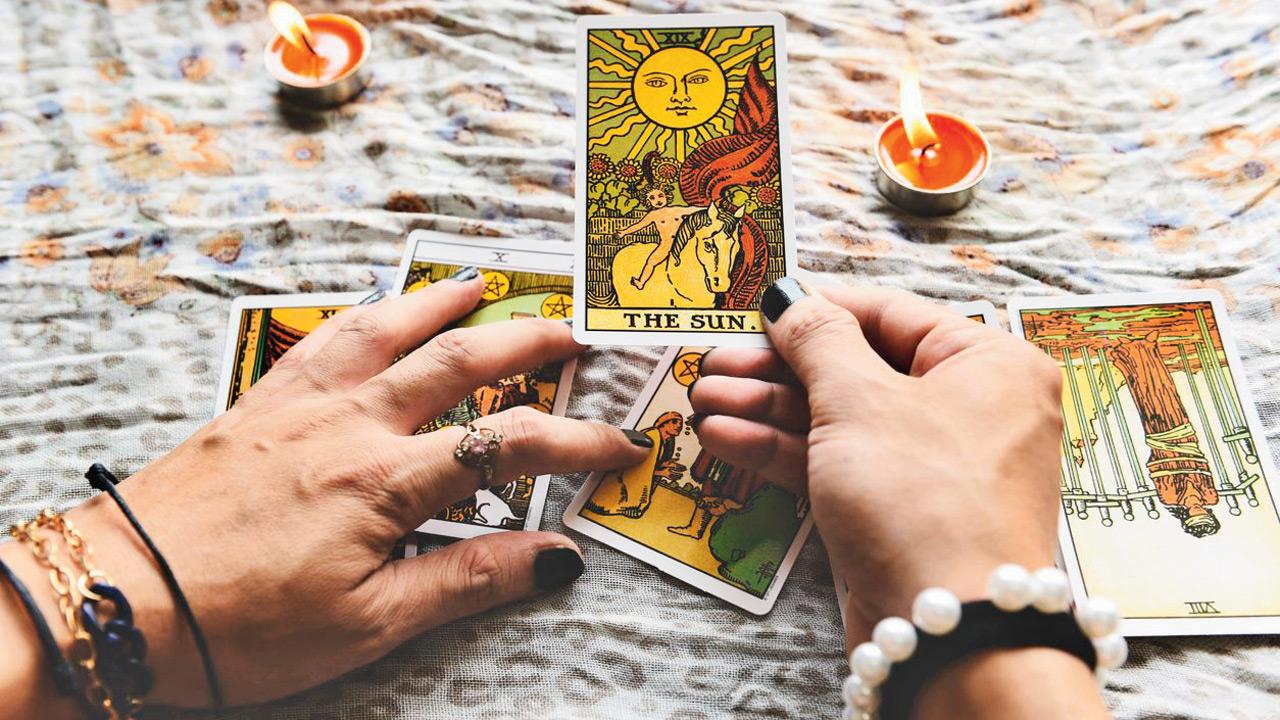 Fake Crime Branch officers extort Rs 2 lakh from woman in Aarey