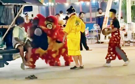 Officers wrestle the man to the ground. Pic Courtesy/Royal Thai police