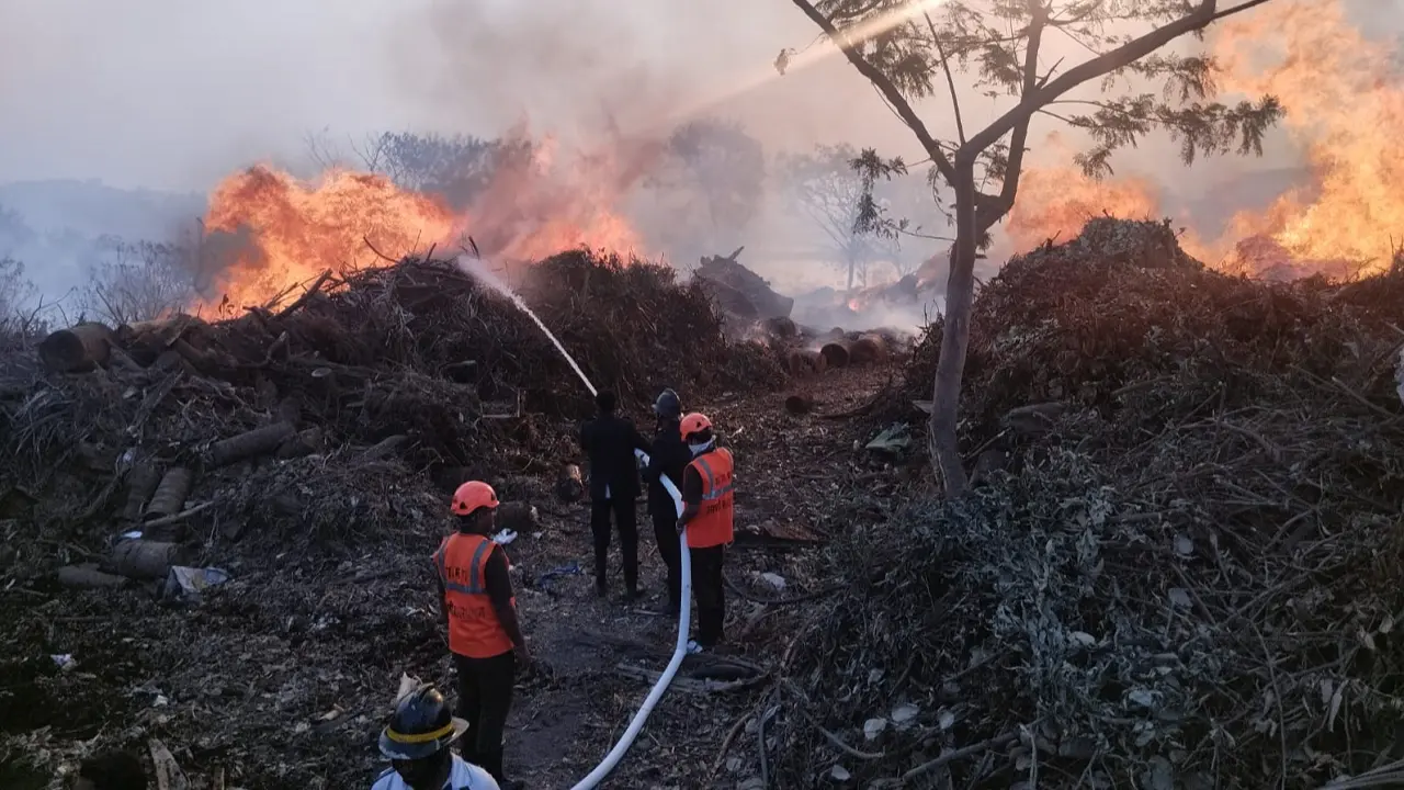 Fire breaks out at garbage dumping ground in Thane; no casualty