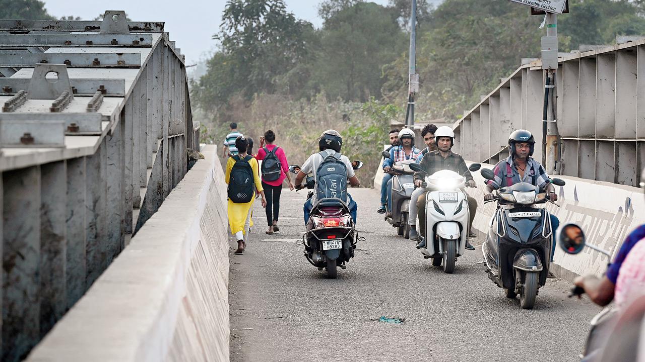 Mumbai: No streetlights, blocked roads and traffic chaos anger residents