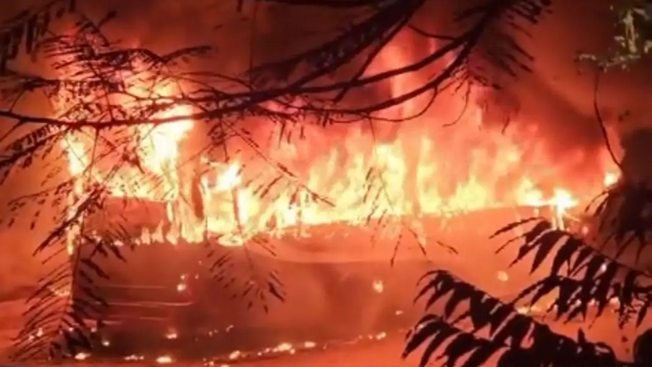 Delhi: ayudante de autobús muere después de que el vehículo se incendia; se investiga