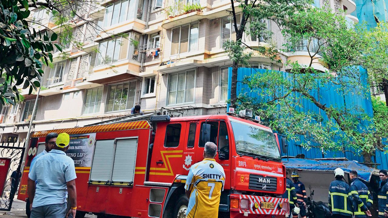 Mumbai: Fire on 13th floor of Vile Parle building leaves one dead
