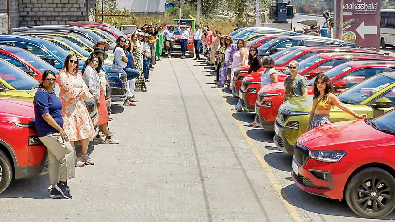 The team alongside their cars. Pics courtesy/Embarq