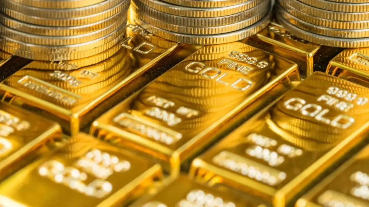Gold price updates: Prices extend fall as global cues